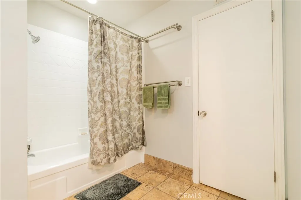 533 Via Vista Dr, Redlands, California 92373 home-pic-38