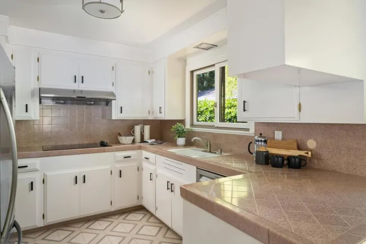 818 Sylvan Avenue, Mountain View, California 94041