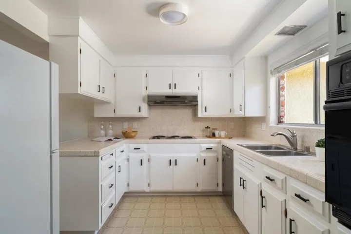 818 Sylvan Avenue, Mountain View, California 94041