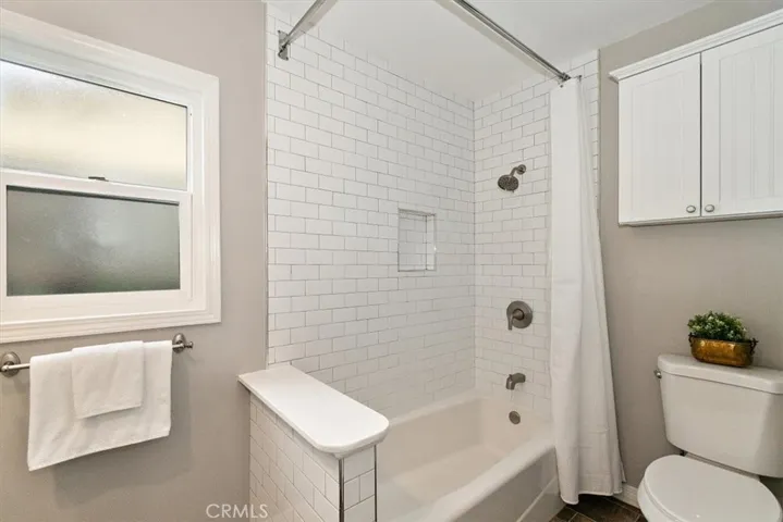 Hall Bathroom_2