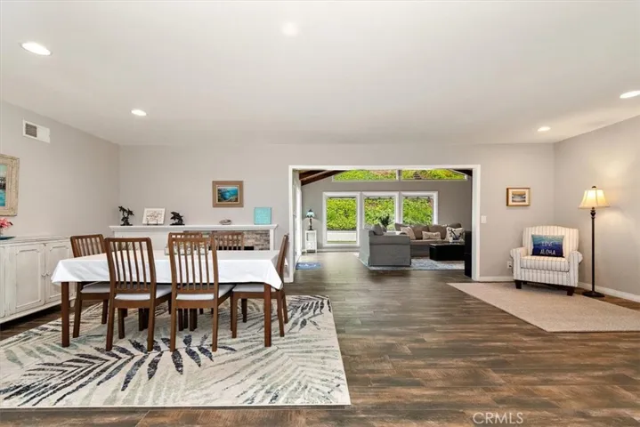 Dining room/Reading Nook