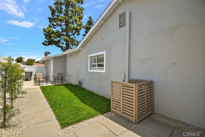 Side yard_1