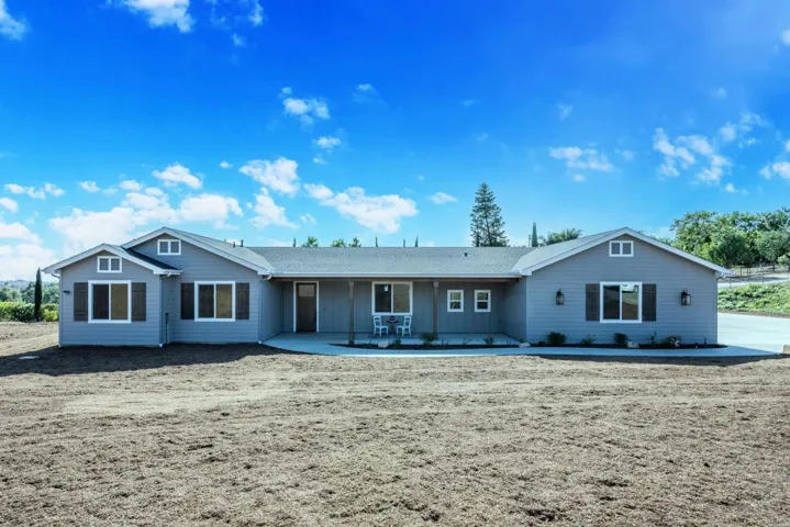 1904 Grey Rabbit Hollow Lane, Fallbrook, California 92028