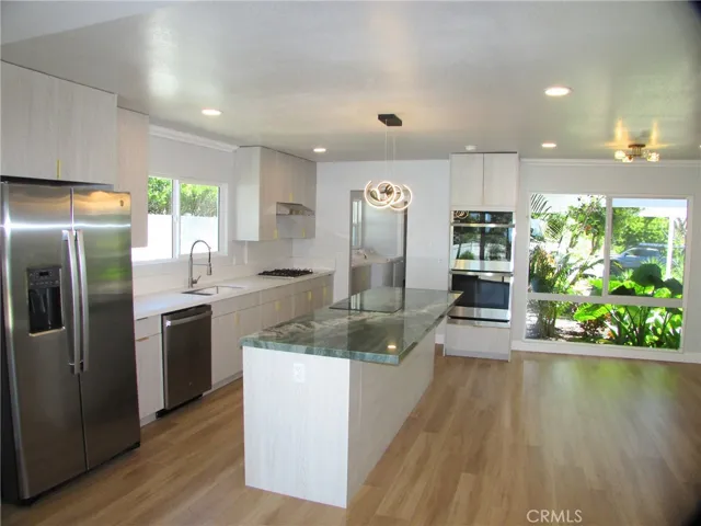 28011 Indian Rock Drive, Rancho Palos Verdes, California 90275