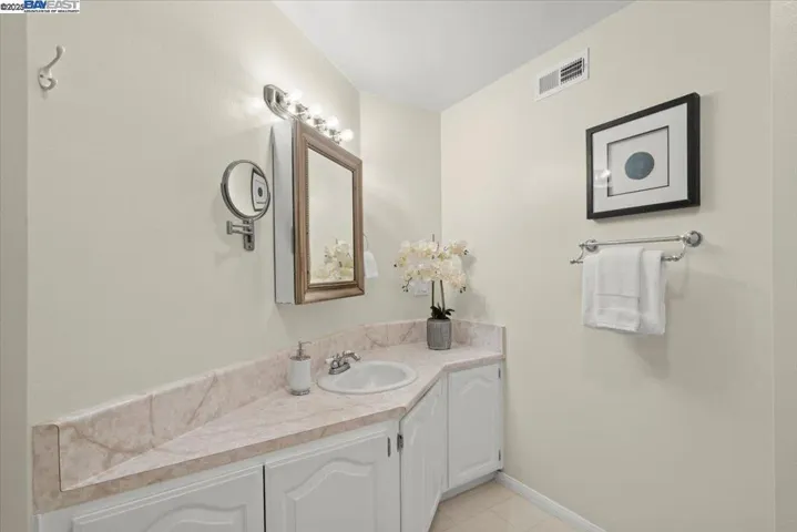 2432 Whitethorne, San Jose, California 95128