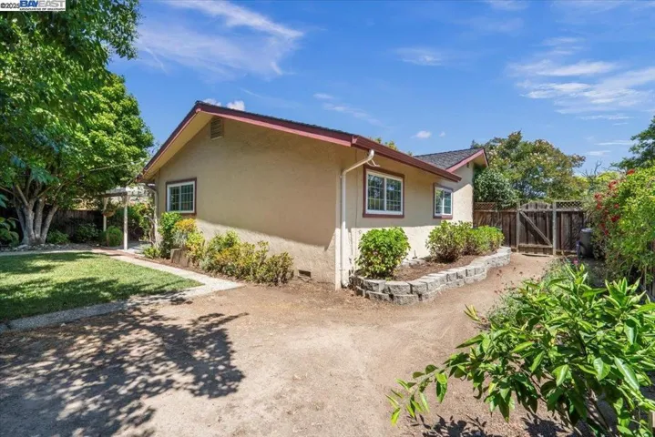 2432 Whitethorne, San Jose, California 95128