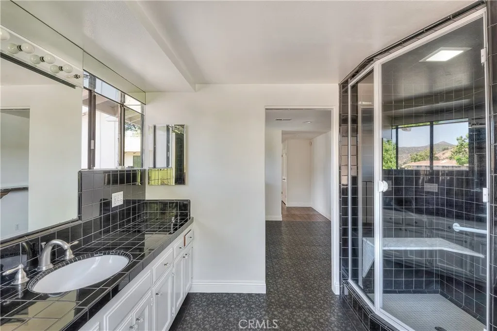 3924 Fairbreeze Circle, Westlake Village, California 91361 home-pic-32