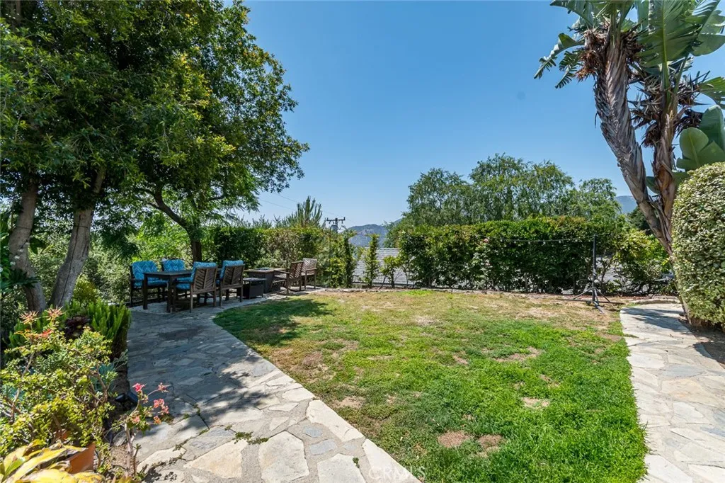 1967 Hilldale Drive, La Canada Flintridge, California 91011 home-pic-26