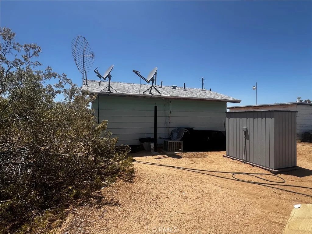 1489 Balsa Avenue, Yucca Valley, California 92284 home-pic-9