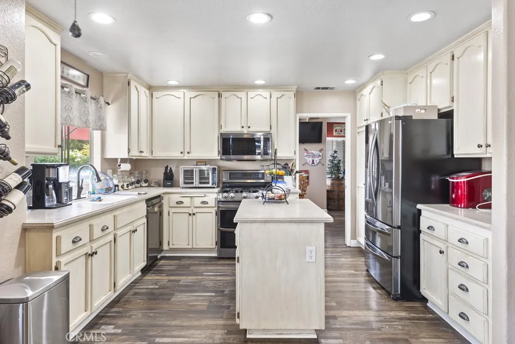 3025 Black Horse Drive, Ontario, California 91761 home-pic-23