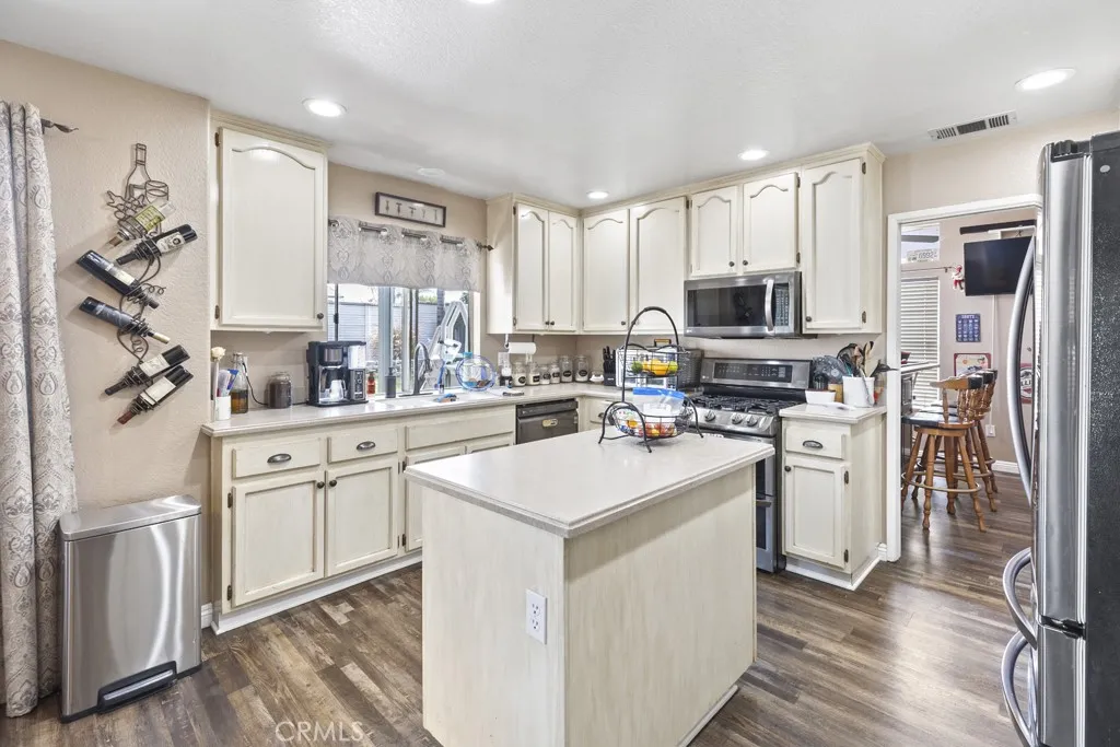 3025 Black Horse Drive, Ontario, California 91761 home-pic-25