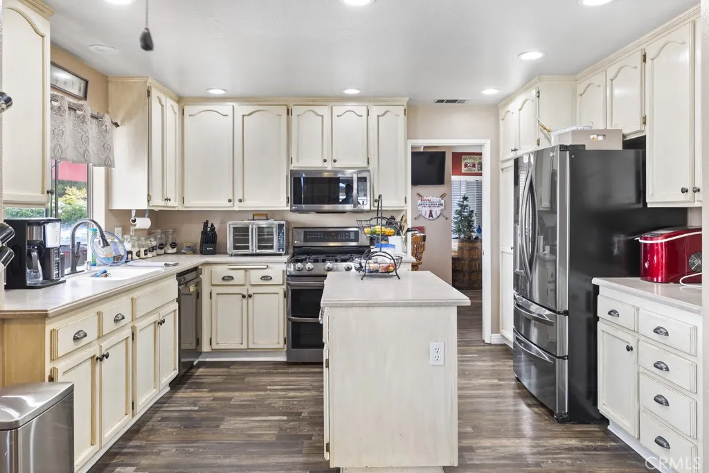 3025 Black Horse Drive, Ontario, California 91761 home-pic-28