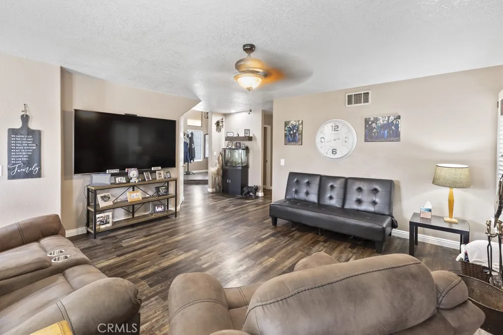 3025 Black Horse Drive, Ontario, California 91761 home-pic-15