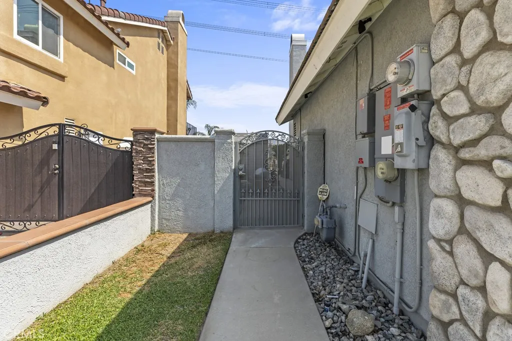 3025 Black Horse Drive, Ontario, California 91761 home-pic-55