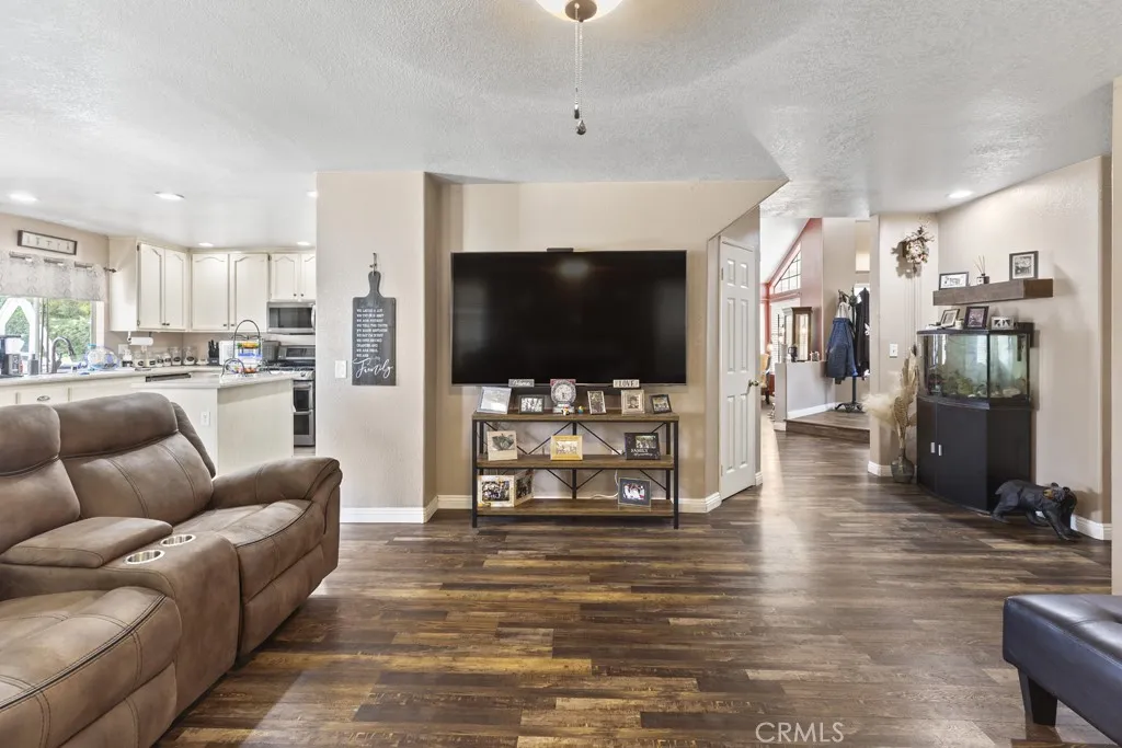 3025 Black Horse Drive, Ontario, California 91761 home-pic-29