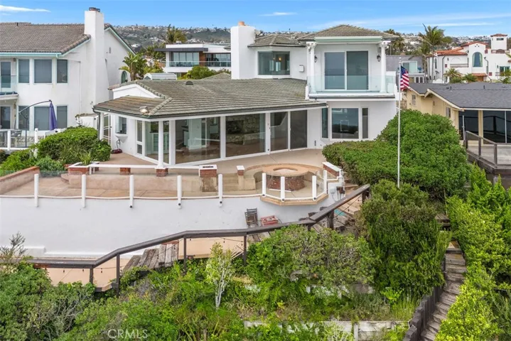 Several patios at different elevations to relax and enjoy the amazing views the property has to offer or take the steps down to the sand, where you can stroll to the San Clemente Pier for dinner, breakfast or lunch.