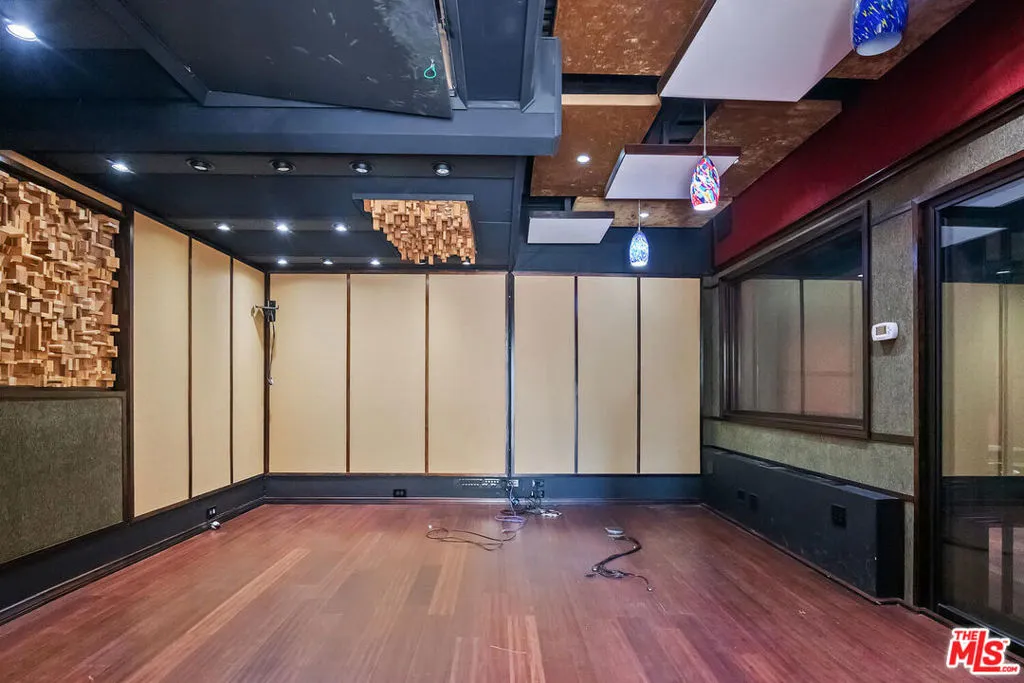 12039 Weddington Street, Valley Village, California 91607 home-pic-47