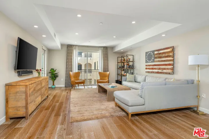 441 S Barrington Avenue 303, Los Angeles, California 90049