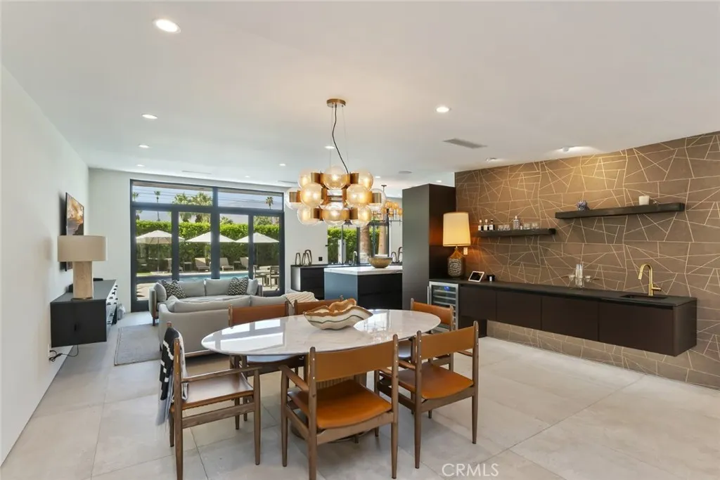 675 E Mesquite Avenue, Palm Springs, California 92264 home-pic-8