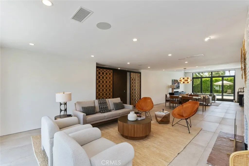 675 E Mesquite Avenue, Palm Springs, California 92264 home-pic-4