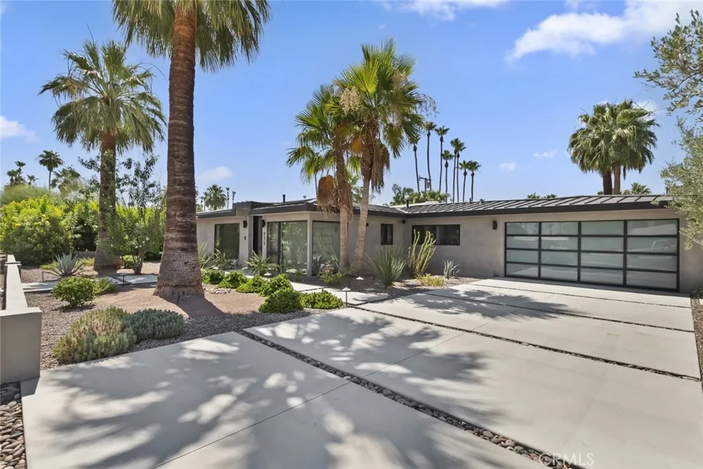 675 E Mesquite Avenue, Palm Springs, California 92264 home-pic-2