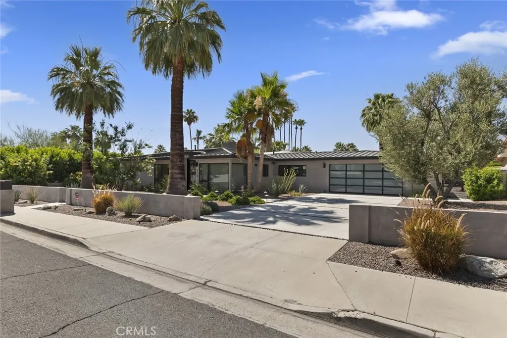 675 E Mesquite Avenue, Palm Springs, California 92264 home-pic-1