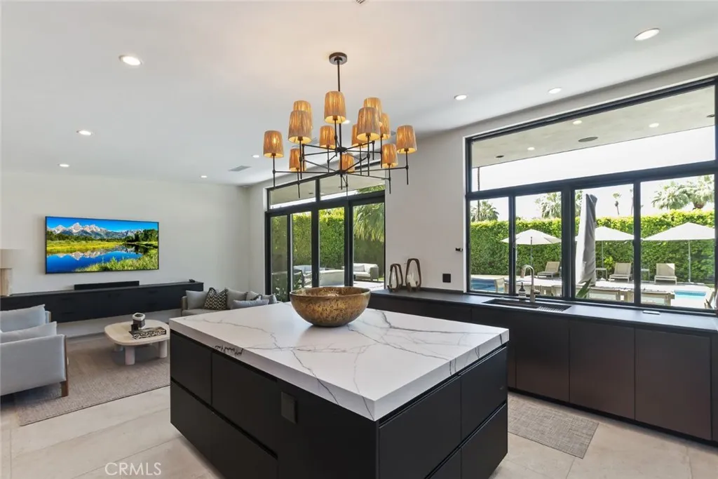 675 E Mesquite Avenue, Palm Springs, California 92264 home-pic-17