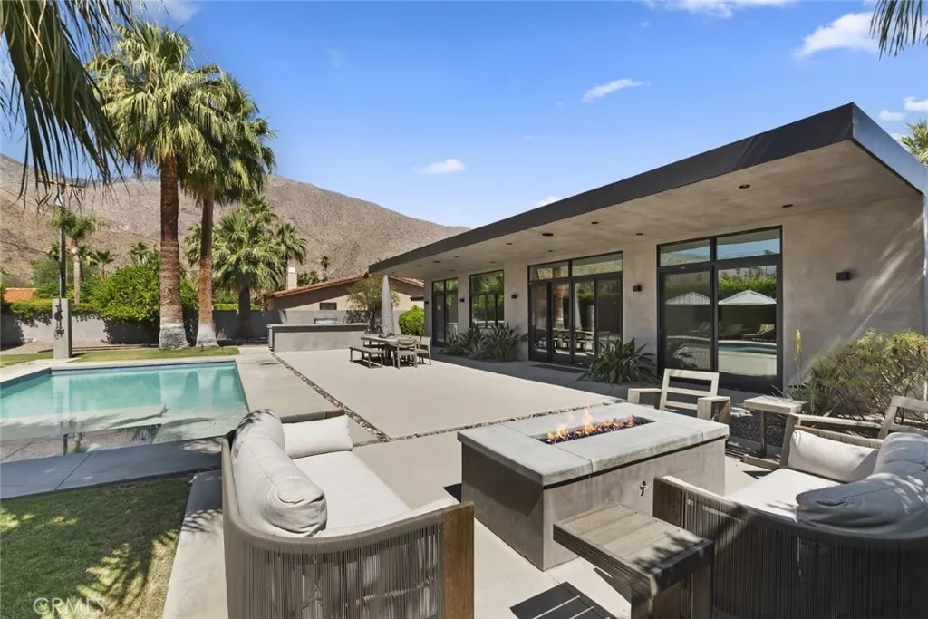 675 E Mesquite Avenue, Palm Springs, California 92264 home-pic-28