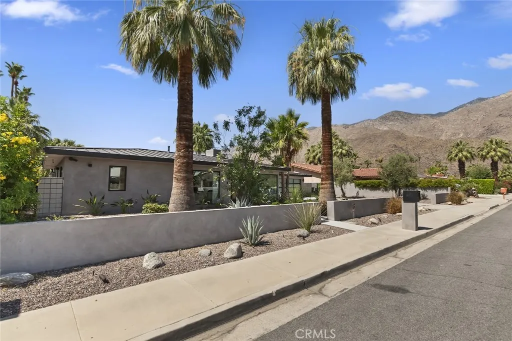 675 E Mesquite Avenue, Palm Springs, California 92264 home-pic-0