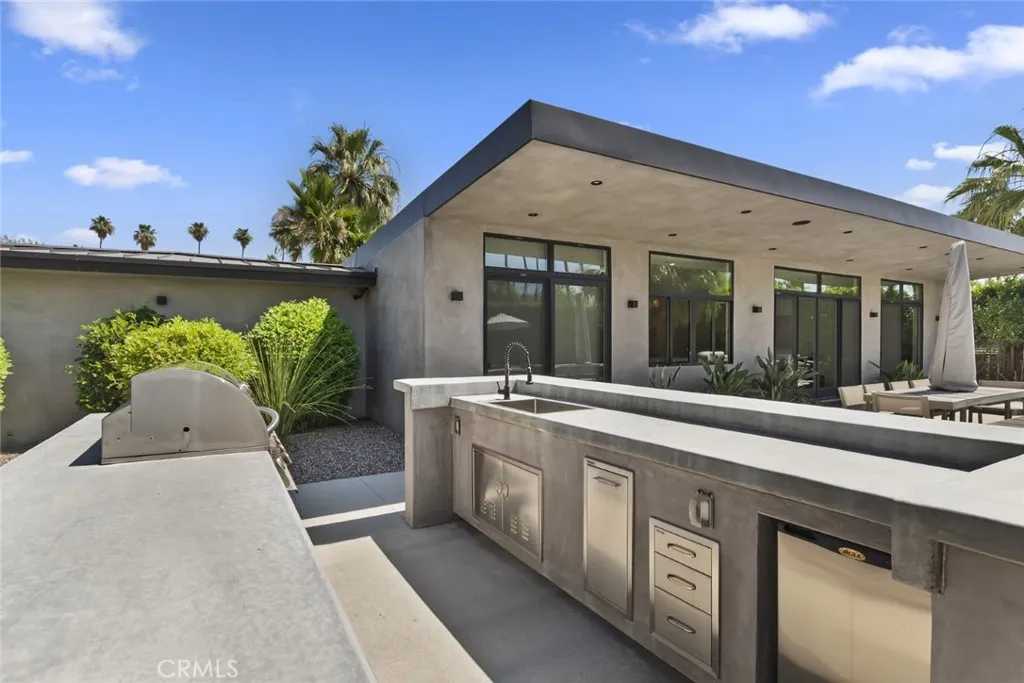 675 E Mesquite Avenue, Palm Springs, California 92264 home-pic-35