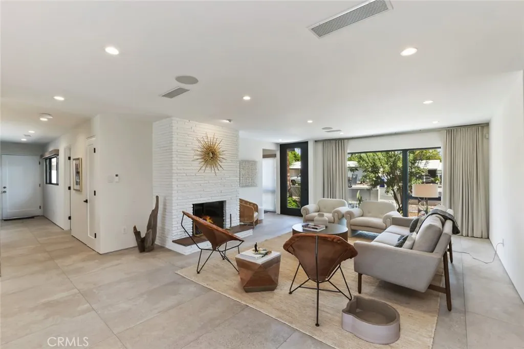 675 E Mesquite Avenue, Palm Springs, California 92264 home-pic-7