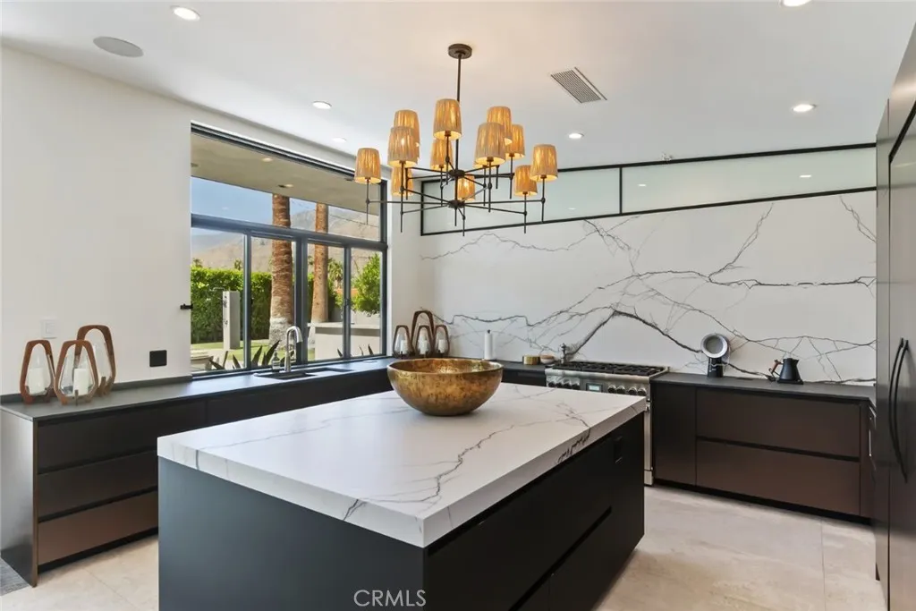 675 E Mesquite Avenue, Palm Springs, California 92264 home-pic-16