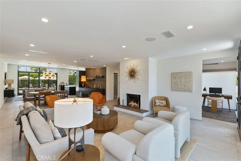 675 E Mesquite Avenue, Palm Springs, California 92264 home-pic-5