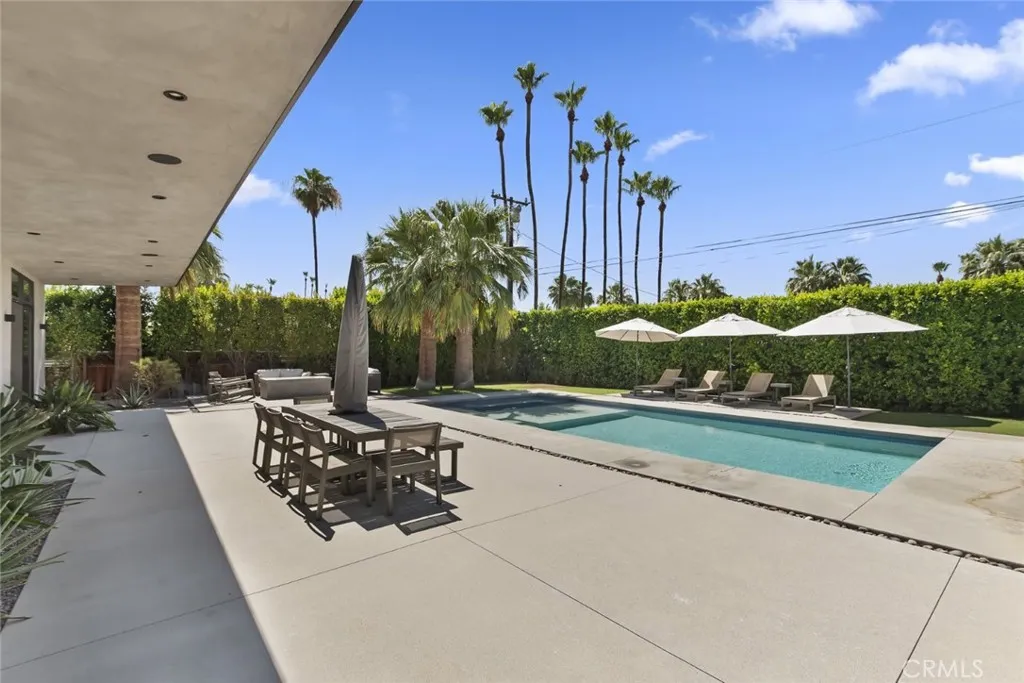 675 E Mesquite Avenue, Palm Springs, California 92264 home-pic-32