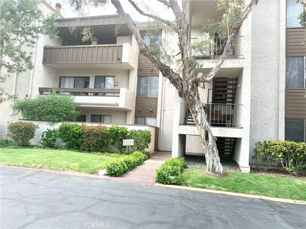 5800 Owensmouth Avenue 77, Woodland Hills, California 91367 home-pic-3