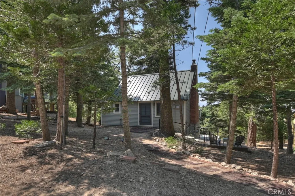 1040 Mile High Road, Twin Peaks, California 92391 home-pic-9