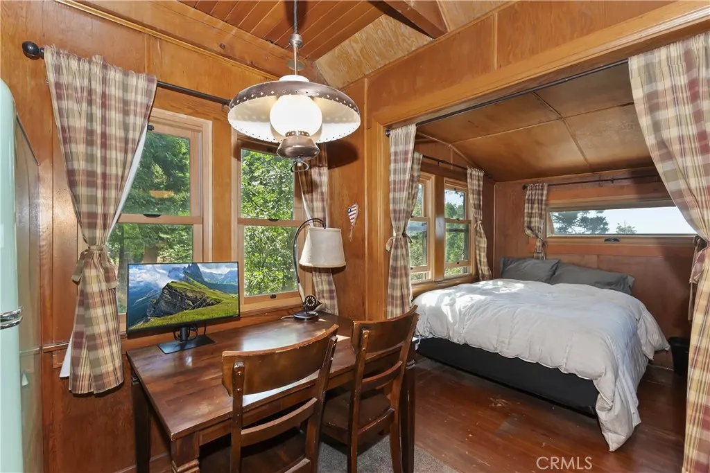 1040 Mile High Road, Twin Peaks, California 92391 home-pic-5