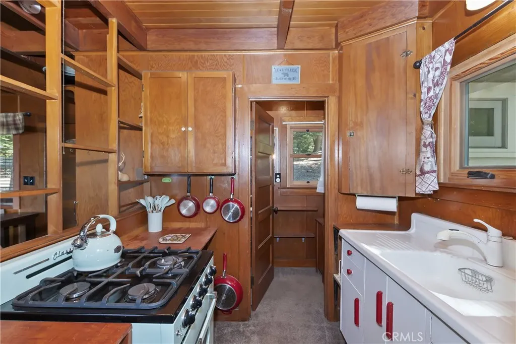 1040 Mile High Road, Twin Peaks, California 92391 home-pic-13