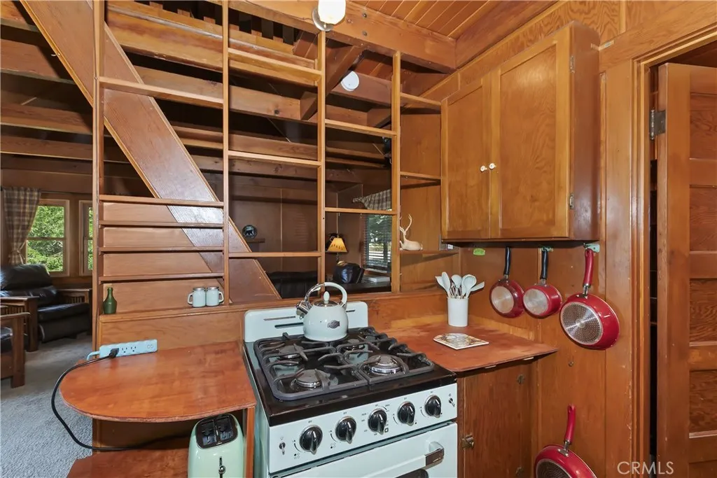 1040 Mile High Road, Twin Peaks, California 92391 home-pic-16