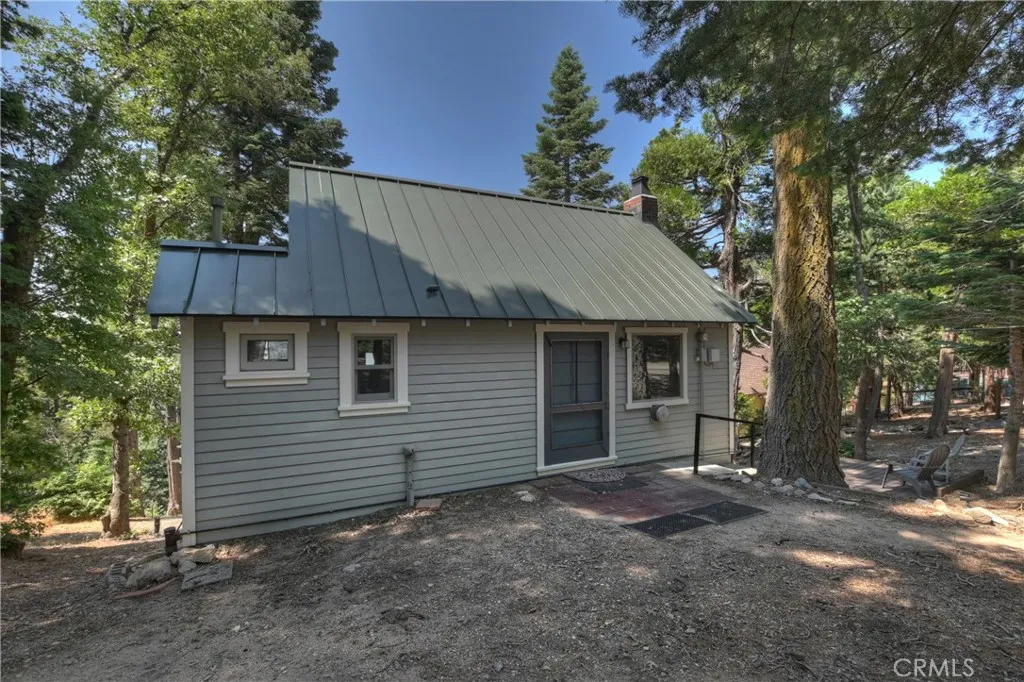 1040 Mile High Road, Twin Peaks, California 92391 home-pic-0