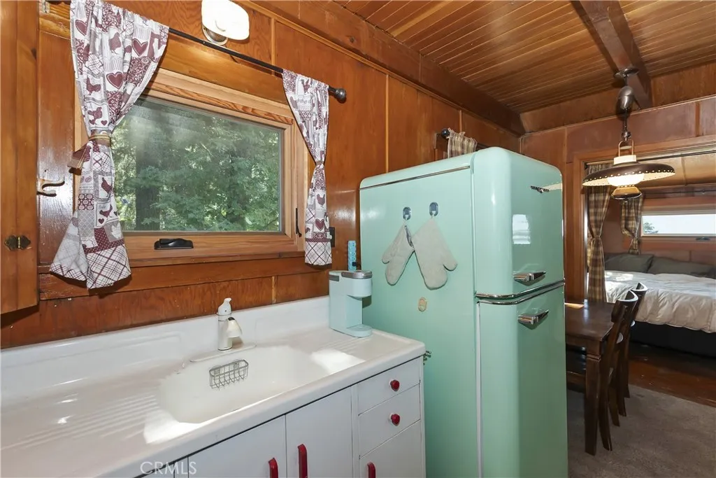 1040 Mile High Road, Twin Peaks, California 92391 home-pic-17