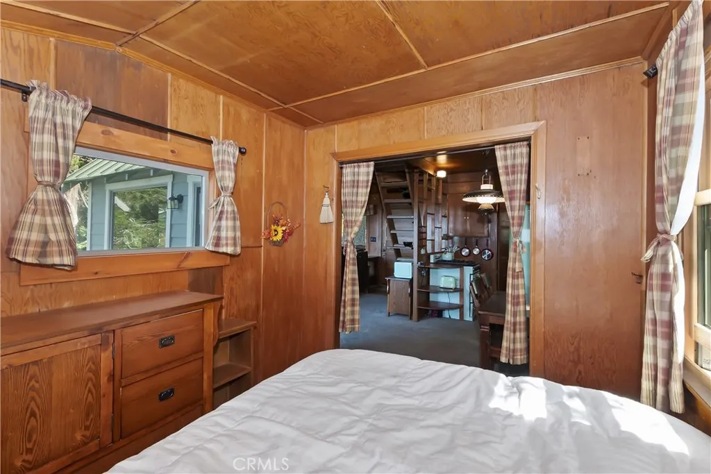 1040 Mile High Road, Twin Peaks, California 92391 home-pic-21