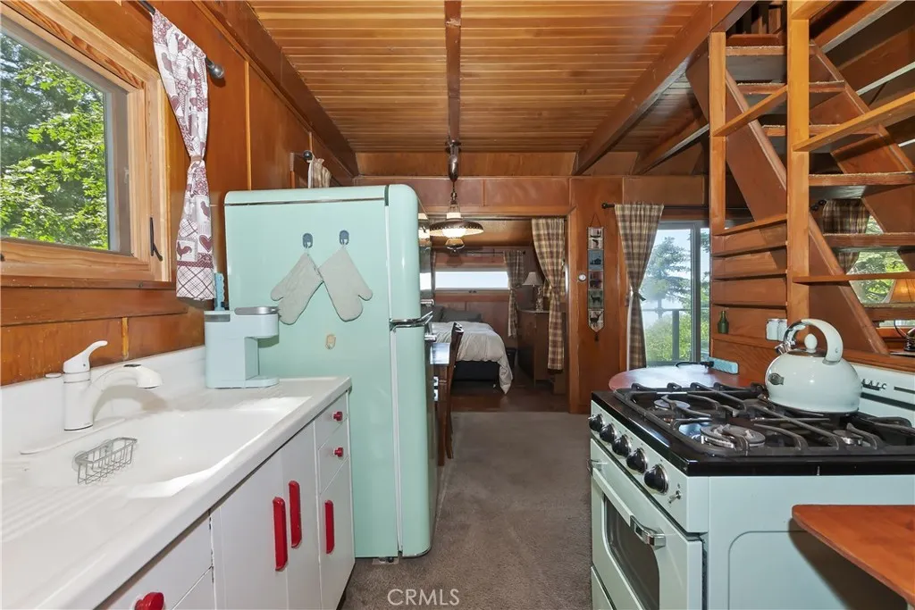 1040 Mile High Road, Twin Peaks, California 92391 home-pic-15