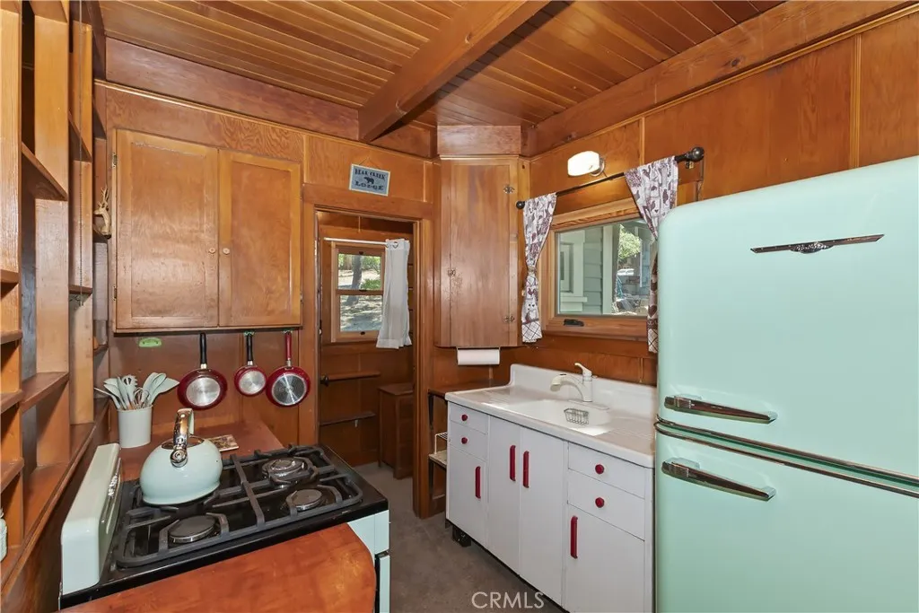 1040 Mile High Road, Twin Peaks, California 92391 home-pic-4