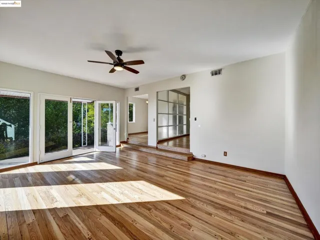 3303 Rubin Dr, Oakland, California 94602