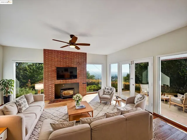 3303 Rubin Dr, Oakland, California 94602