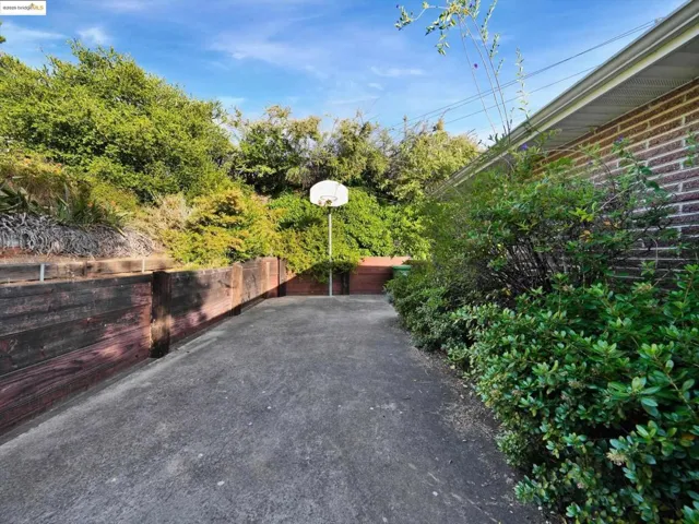 3303 Rubin Dr, Oakland, California 94602