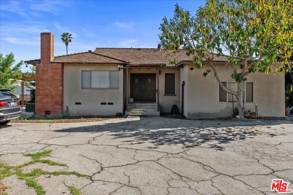 5454 Aura Avenue, Tarzana, California 91356 home-pic-16