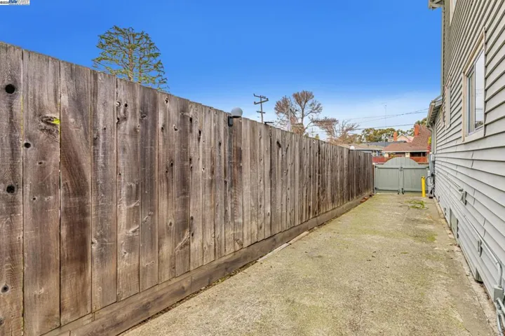 2019 E St, Hayward, California 94541