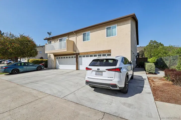9833 Caminito Bolsa, San Diego, California 92129